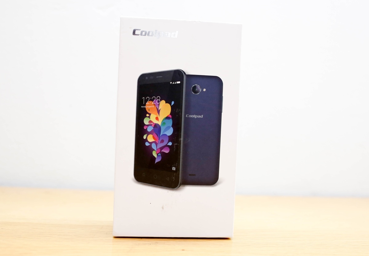Hình ảnh mở hộp smartphone giá rẻ Coolpad Roar Hình ảnh mở hộp smartphone giá rẻ Coolpad Roar