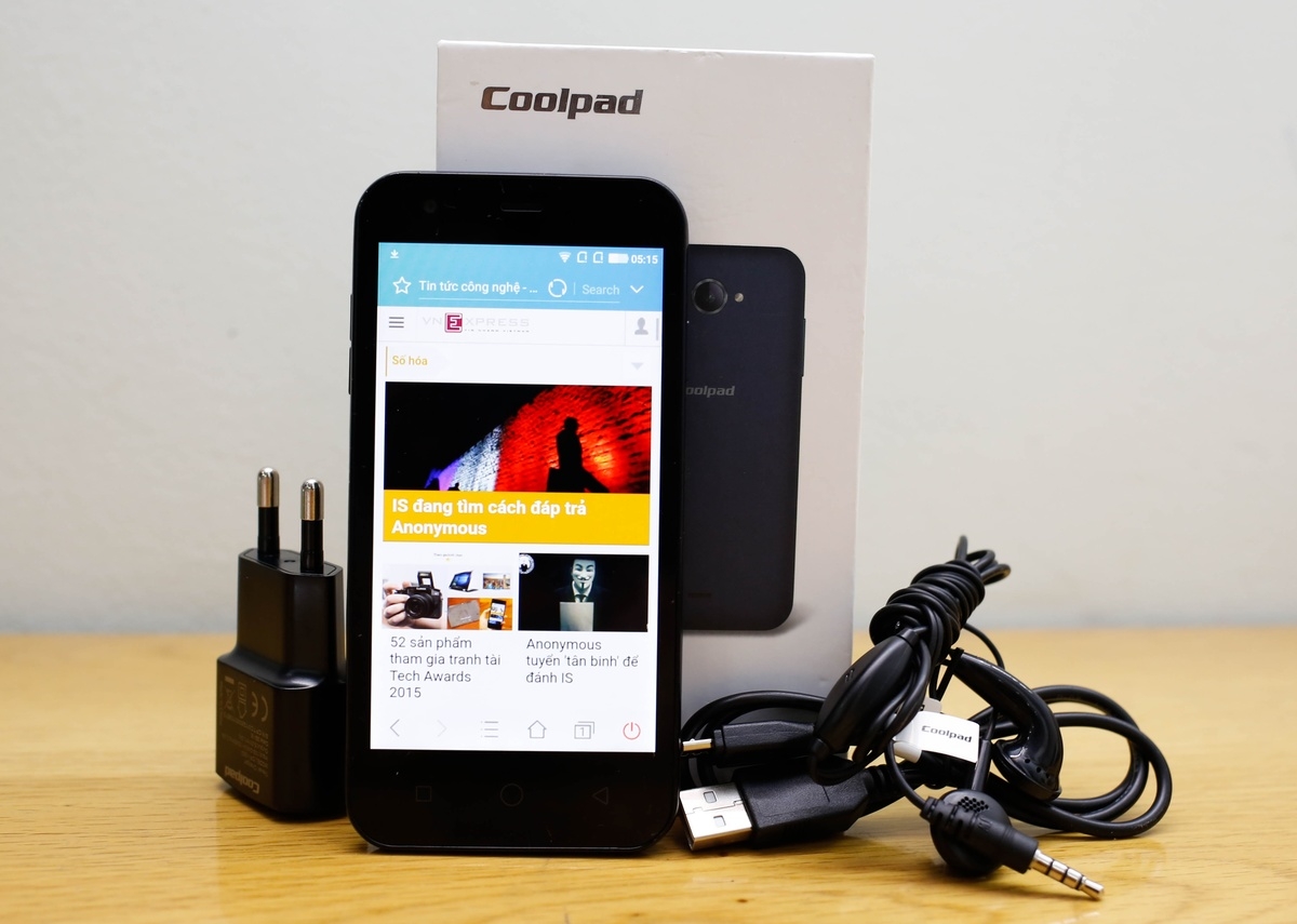 Hình ảnh mở hộp smartphone giá rẻ Coolpad Roar Hình ảnh mở hộp smartphone giá rẻ Coolpad Roar