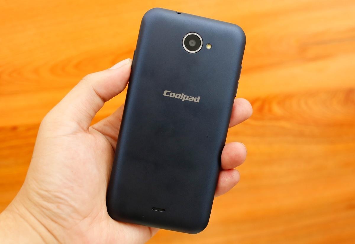 Hình ảnh mở hộp smartphone giá rẻ Coolpad Roar Hình ảnh mở hộp smartphone giá rẻ Coolpad Roar