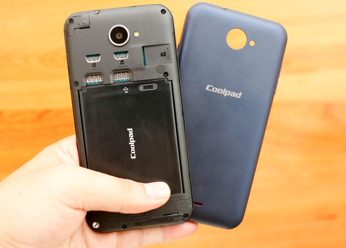 Hình ảnh mở hộp smartphone giá rẻ Coolpad Roar Hình ảnh mở hộp smartphone giá rẻ Coolpad Roar