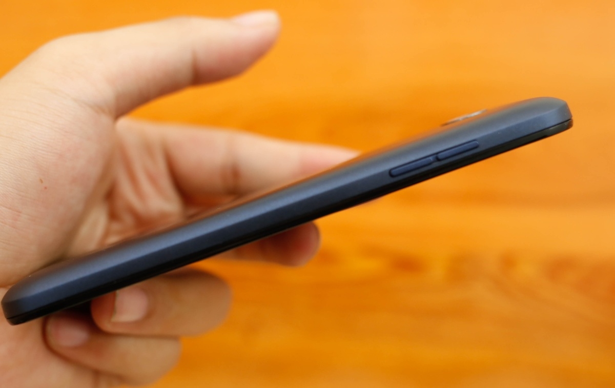 Hình ảnh mở hộp smartphone giá rẻ Coolpad Roar Hình ảnh mở hộp smartphone giá rẻ Coolpad Roar