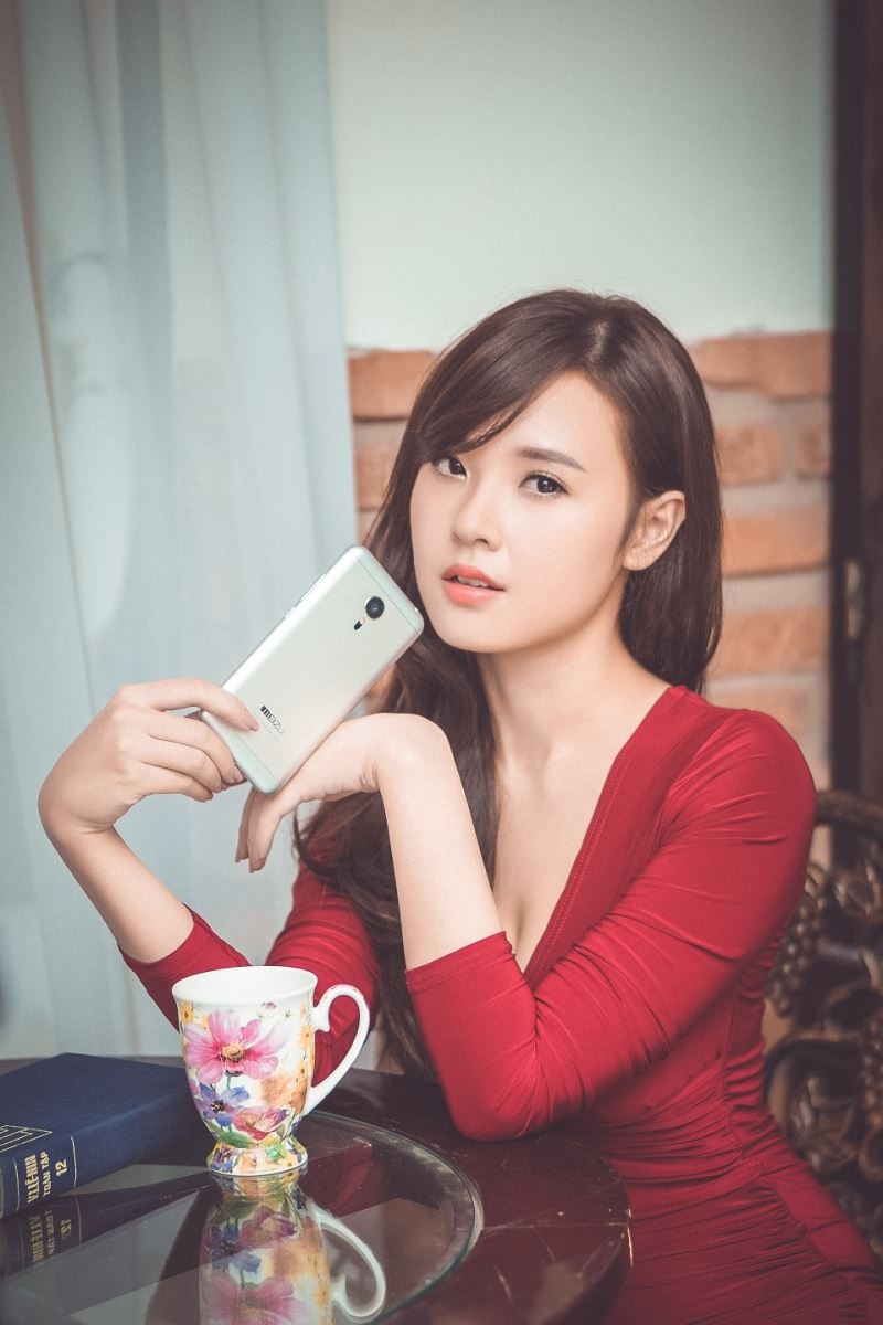 Hotgirl Midu xinh đẹp cùng smartphone Meizu MX5 Hotgirl Midu xinh đẹp cùng smartphone Meizu MX5