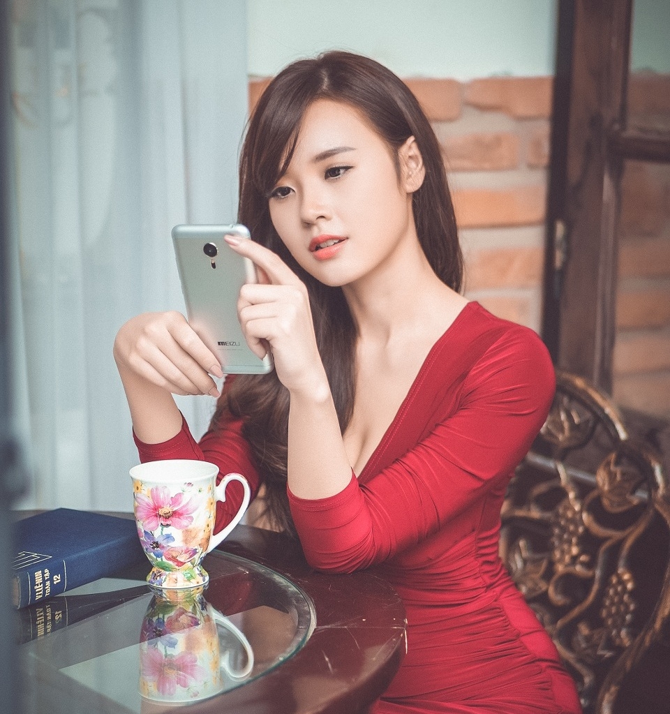 Hotgirl Midu xinh đẹp cùng smartphone Meizu MX5 Hotgirl Midu xinh đẹp cùng smartphone Meizu MX5