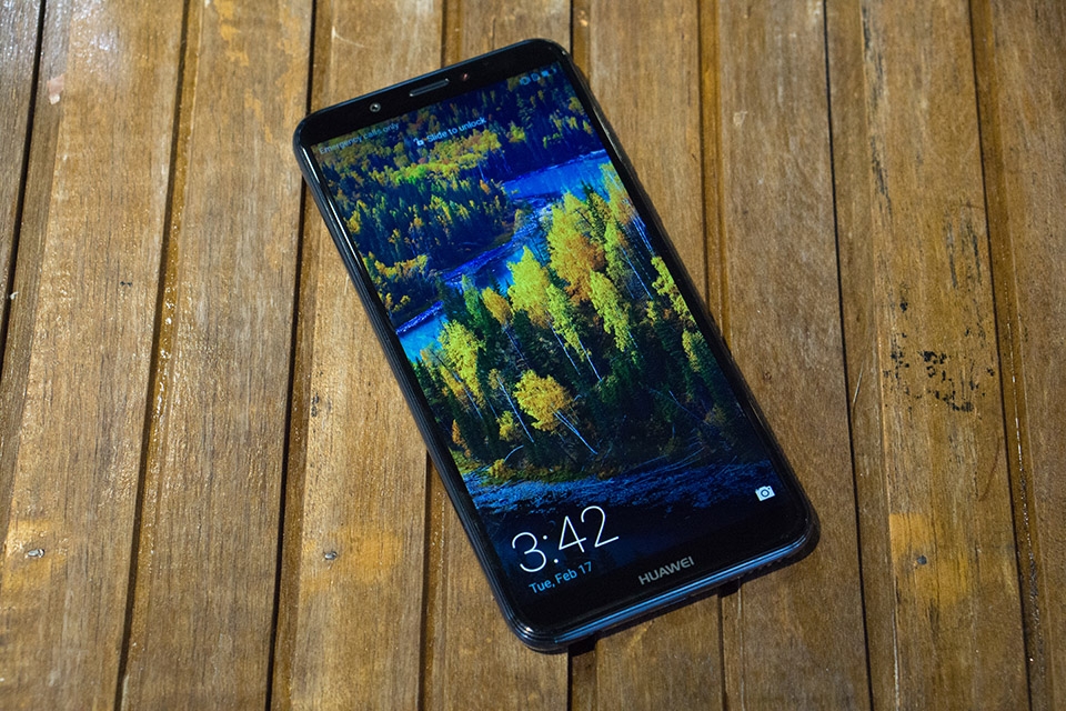 Trên tay Huawei Y7 Pro 2018 02