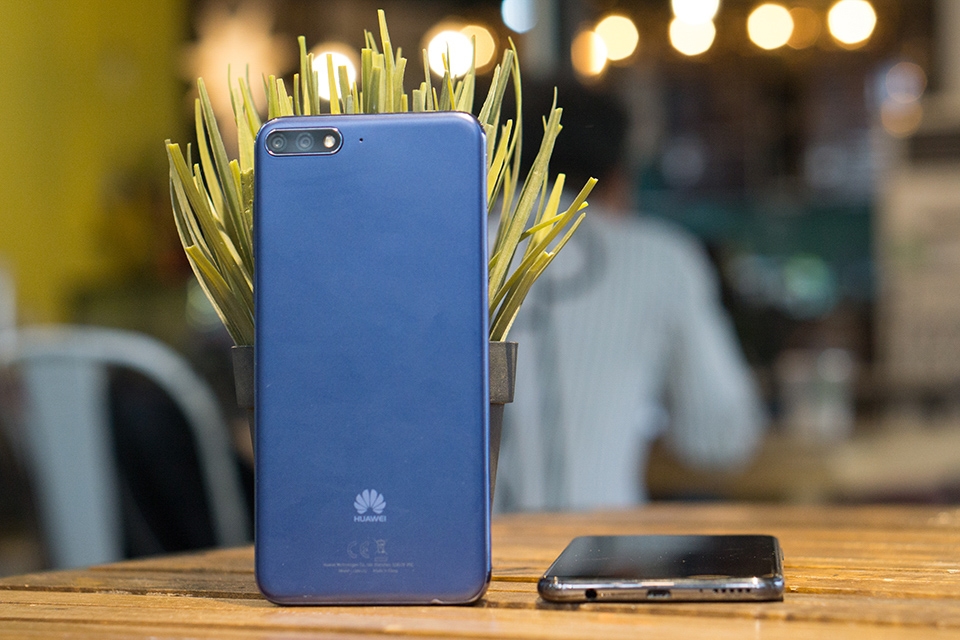 Trên tay Huawei Y7 Pro 2018 01 Trên tay Huawei Y7 Pro 2018 01