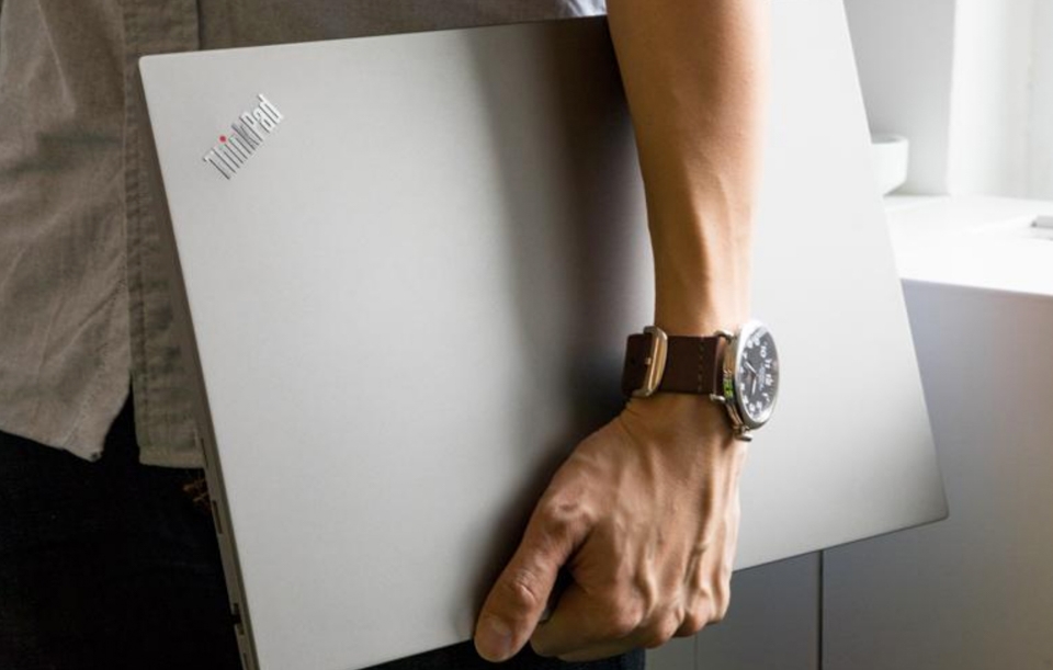 Đánh giá Lenovo ThinkPad E580 02