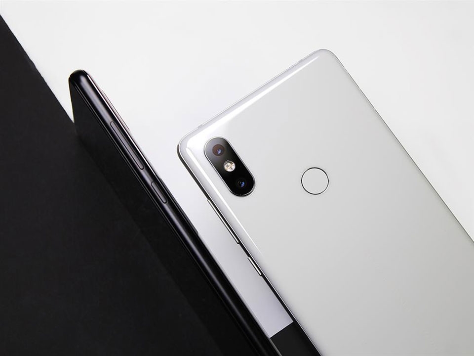 So sánh Xiaomi Mi Mix 2S với Huawei P20 08
