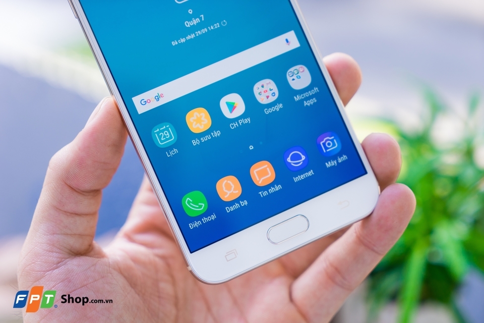 Trên tay Samsung Galaxy J7 Plus 04