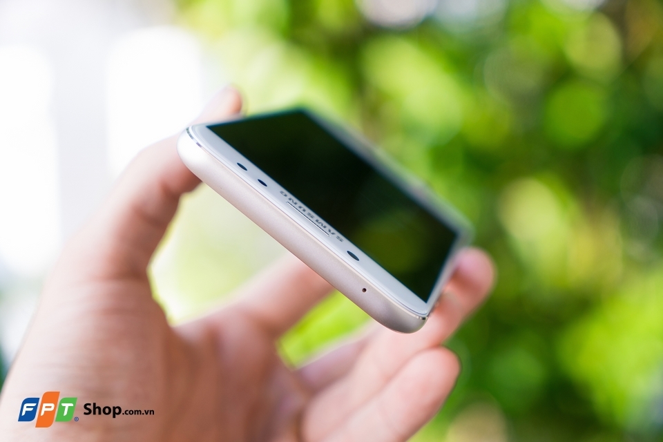 Trên tay Galaxy J7 Plus 09