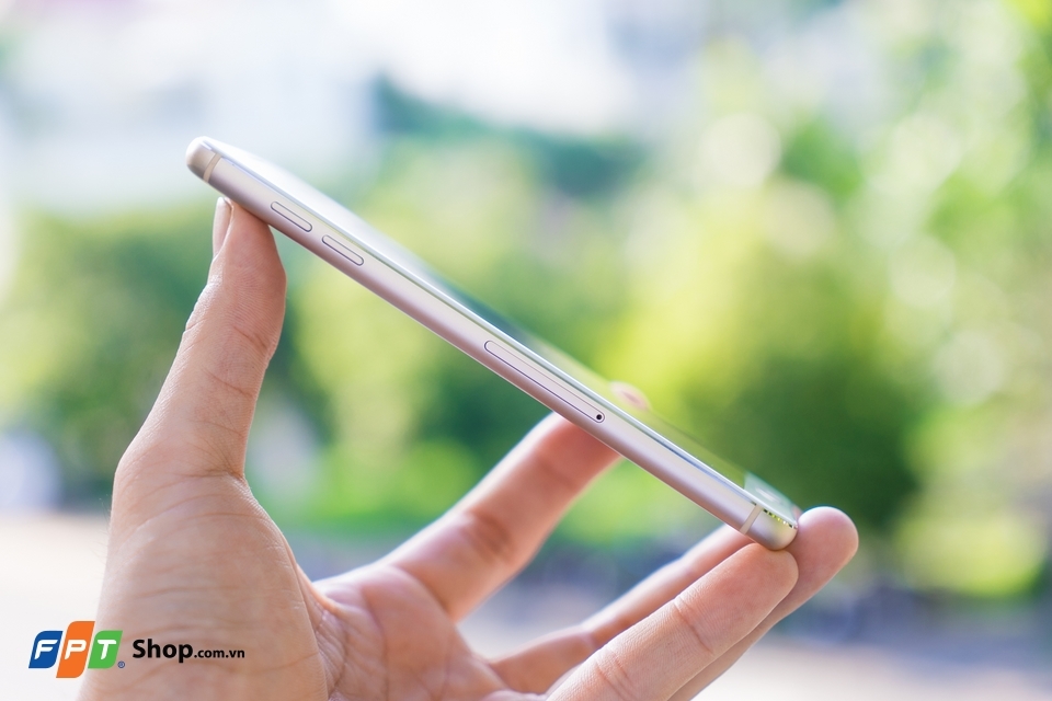 Trên tay Galaxy J7 Plus 12