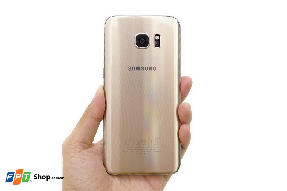 Mở hộp Galaxy S7 Edge chính hãng tại FPT Shop Mở hộp Galaxy S7 Edge chính hãng tại FPT Shop
