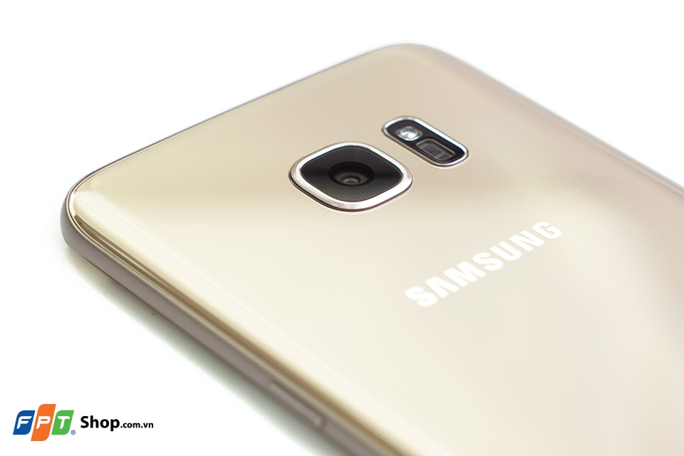Mở hộp Galaxy S7 Edge chính hãng tại FPT Shop Mở hộp Galaxy S7 Edge chính hãng tại FPT Shop