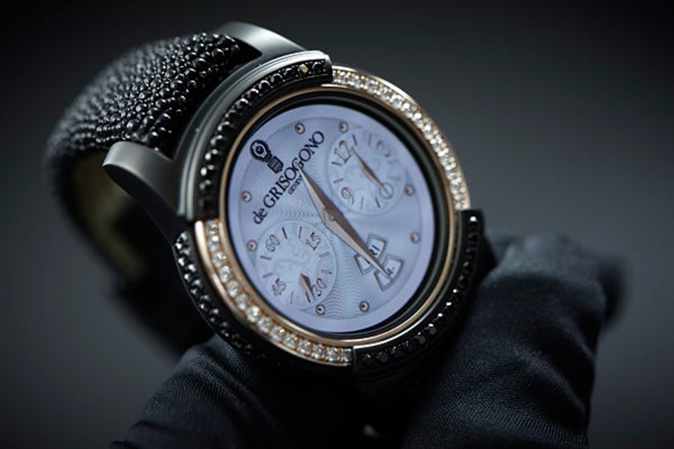 Xuất hiện Gear S2 đính kim cương hút hồn người dùng