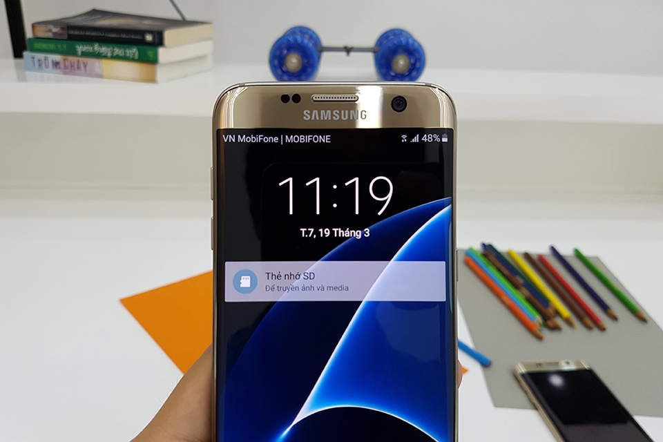 Galaxy S7/S7 edge có thể lắp cùng lúc 2 SIM và thẻ nhớ