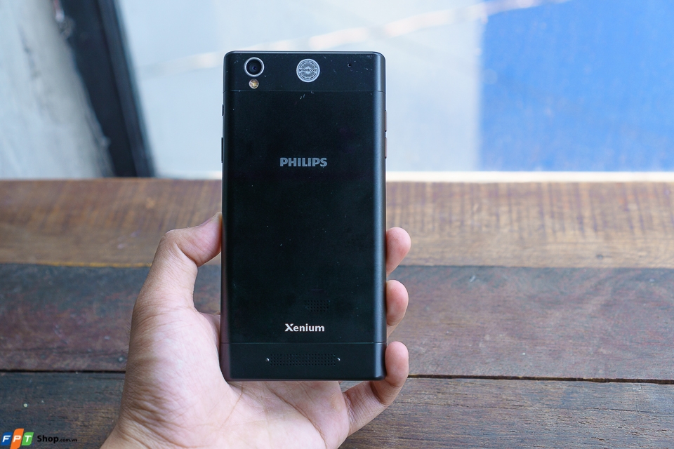 trên tay Philips Xenium V787