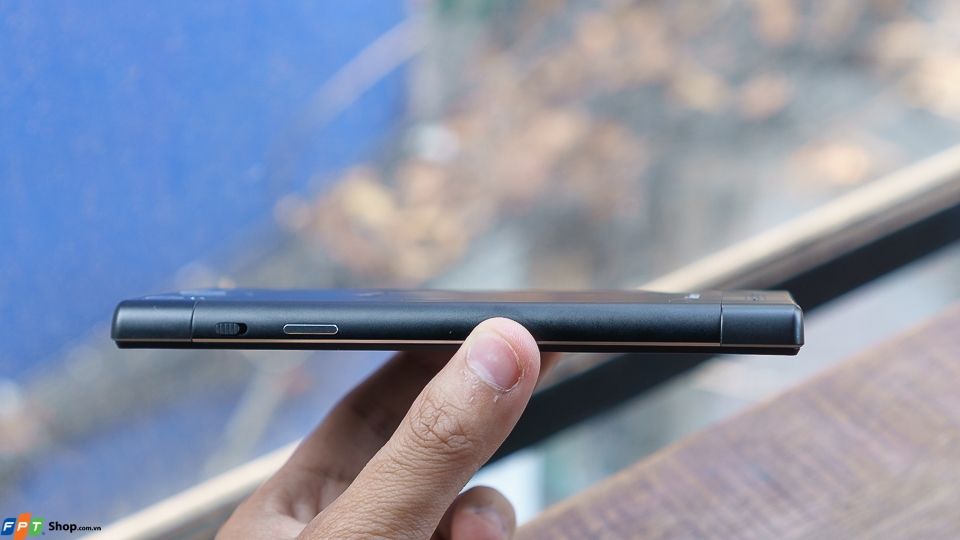 trên tay Philips Xenium V787