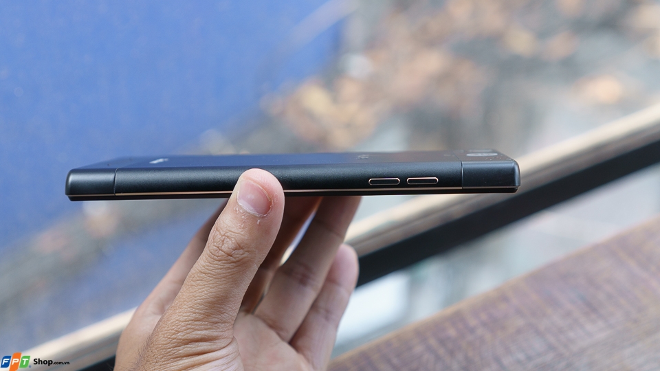 trên tay Philips Xenium V787