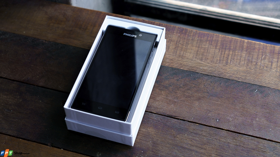 trên tay Philips Xenium V787