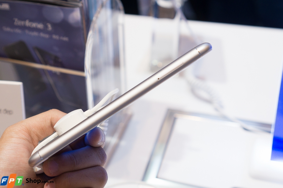 Trên tay ASUS ZenFone 3 Max