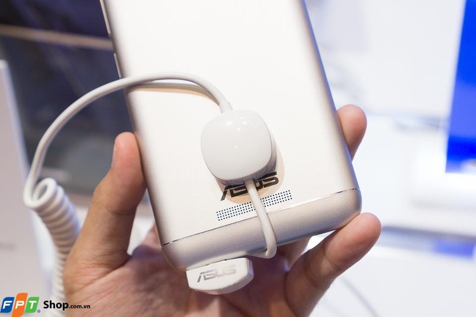 Trên tay ASUS ZenFone 3 Max