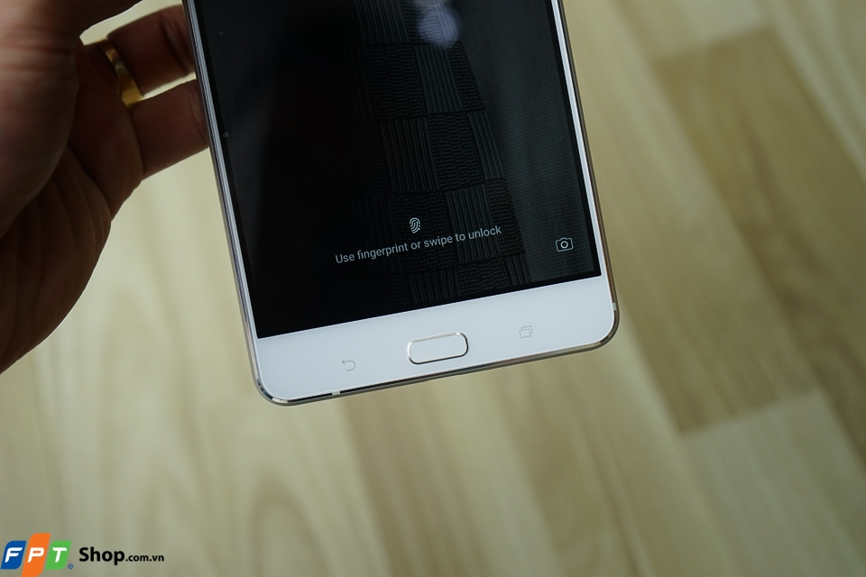 Trên tay ASUS ZenFone 3 Ultra Trên tay ASUS ZenFone 3 Ultra