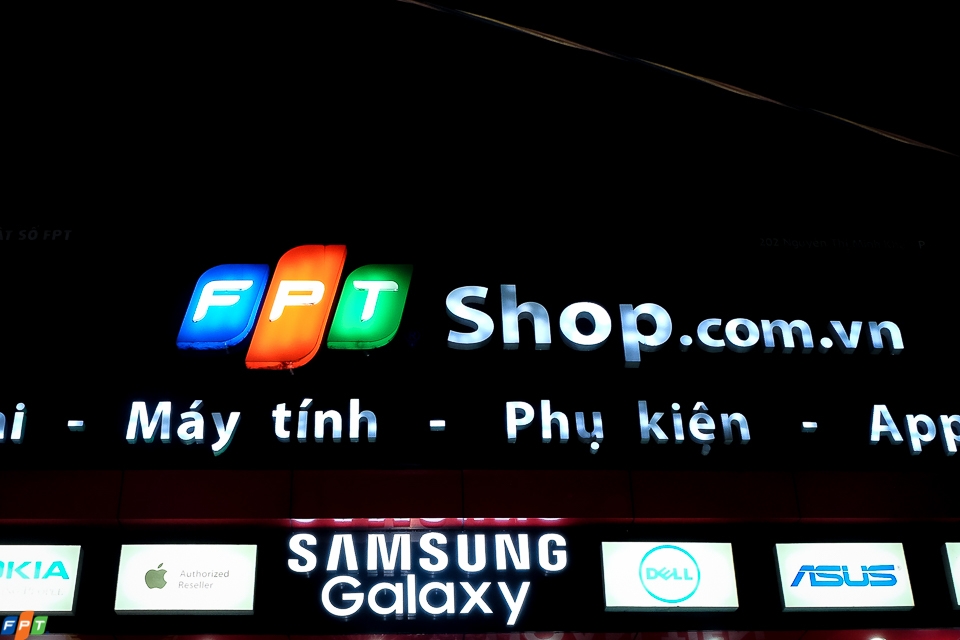 FPTShop mở bán S7 S7 edge