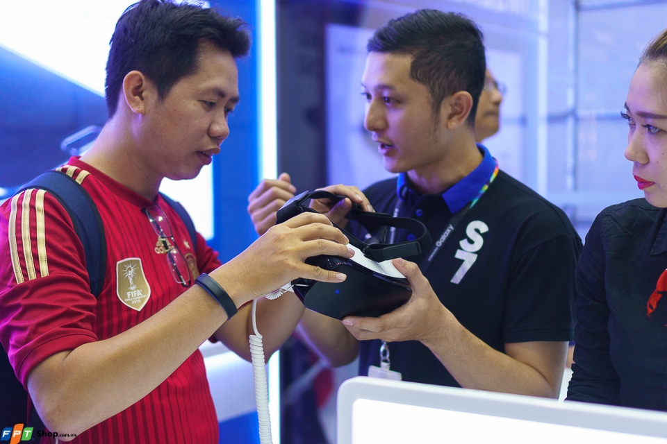 FPTShop mở bán S7 S7 edge