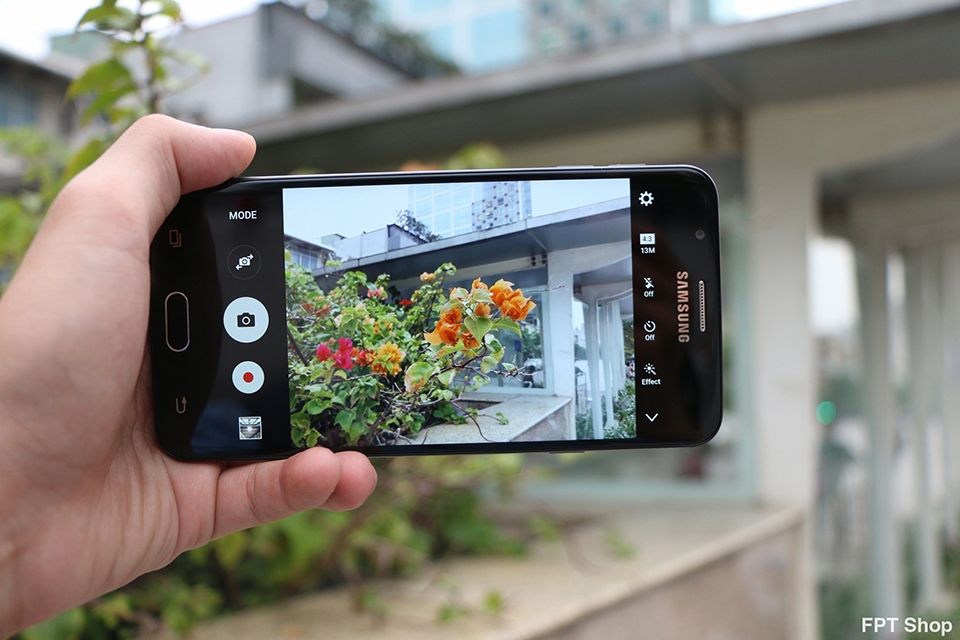 6 triệu đồng, nên chọn Galaxy J7 Prime hay Xperia XA? 6 triệu đồng, nên chọn Galaxy J7 Prime hay Xperia XA?