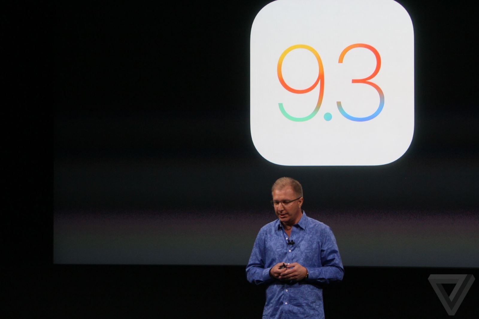 Apple ra mắt iOS 9.3