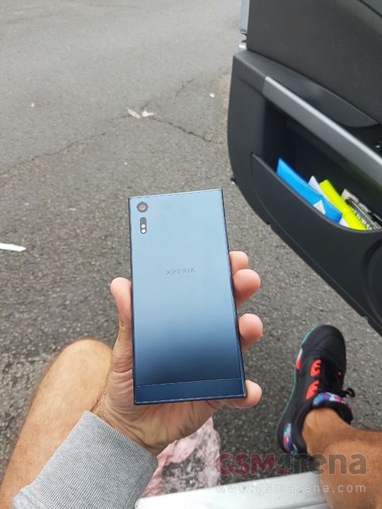 Hình ảnh mẫu smartphone bí ẩn của Sony