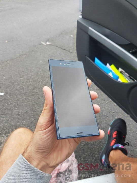 Hình ảnh mẫu smartphone bí ẩn của Sony