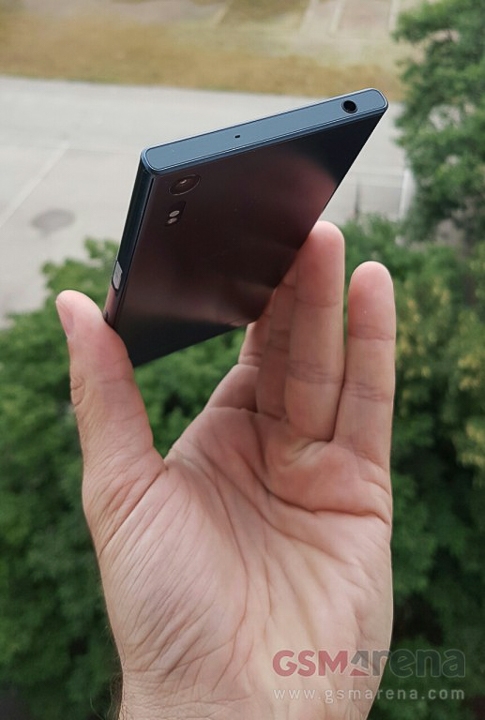 Hình ảnh mẫu smartphone bí ẩn của Sony