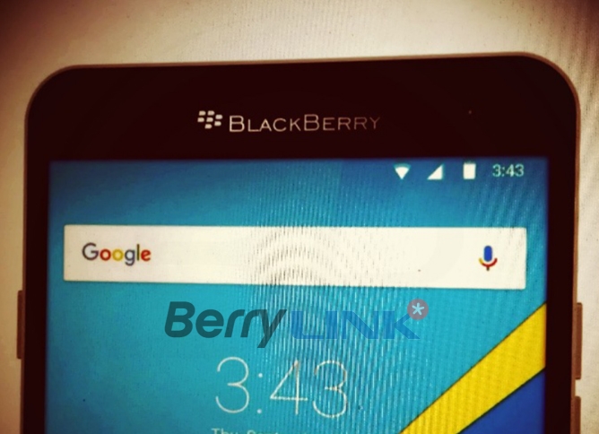 Rò rỉ hình ảnh thực tế BlackBerry Hamburg và rome
