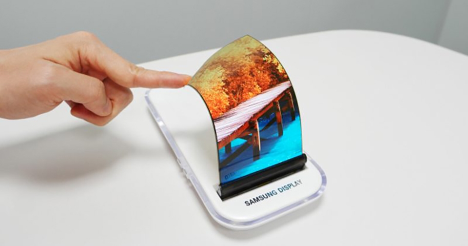 Samsung trình diễn tấm nền màn hình dẻo trên Galaxy X