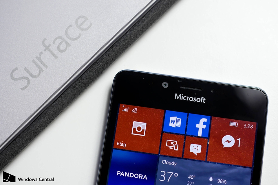 Microsoft giới thiệu Surface Phone mới vào năm 2017