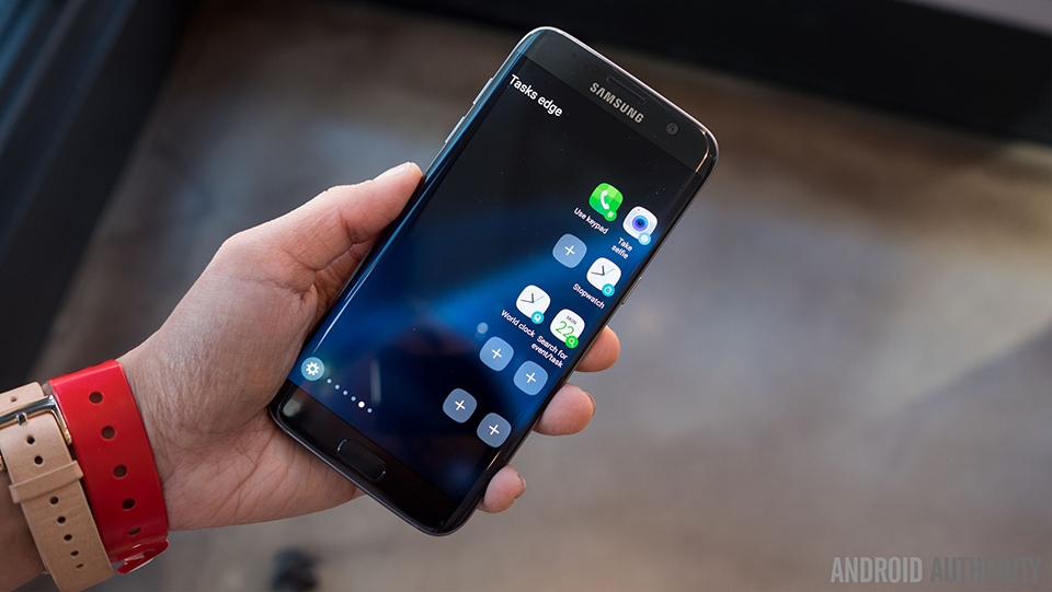 smartphone lên kệ trong tháng 3