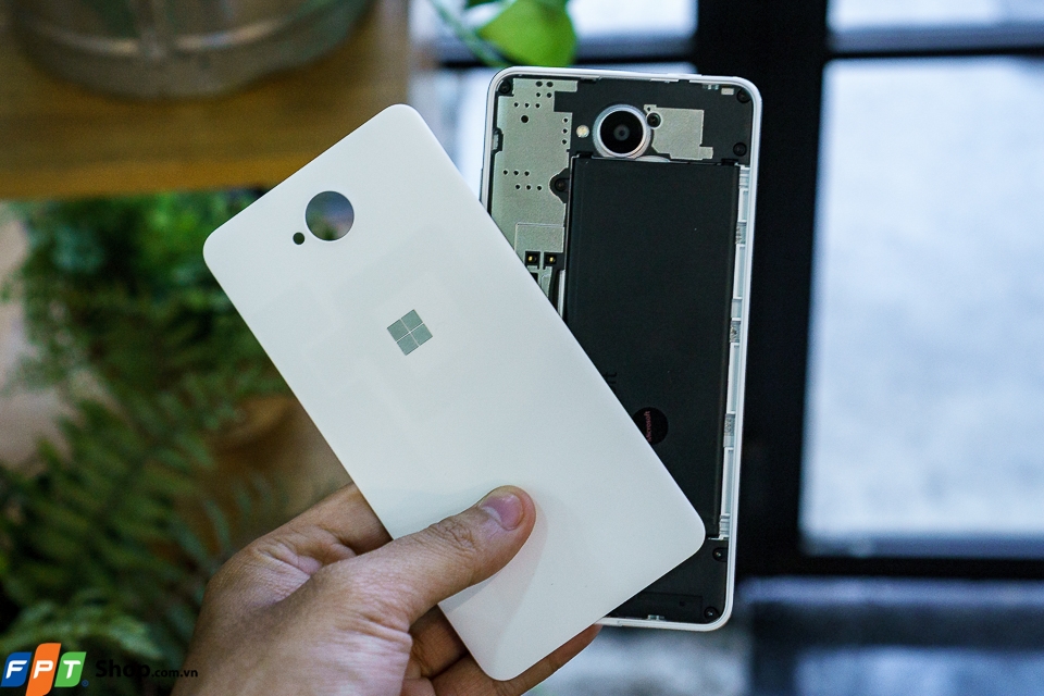 Trên tay Lumia 650 vừa mới ra mắt tại Việt Nam