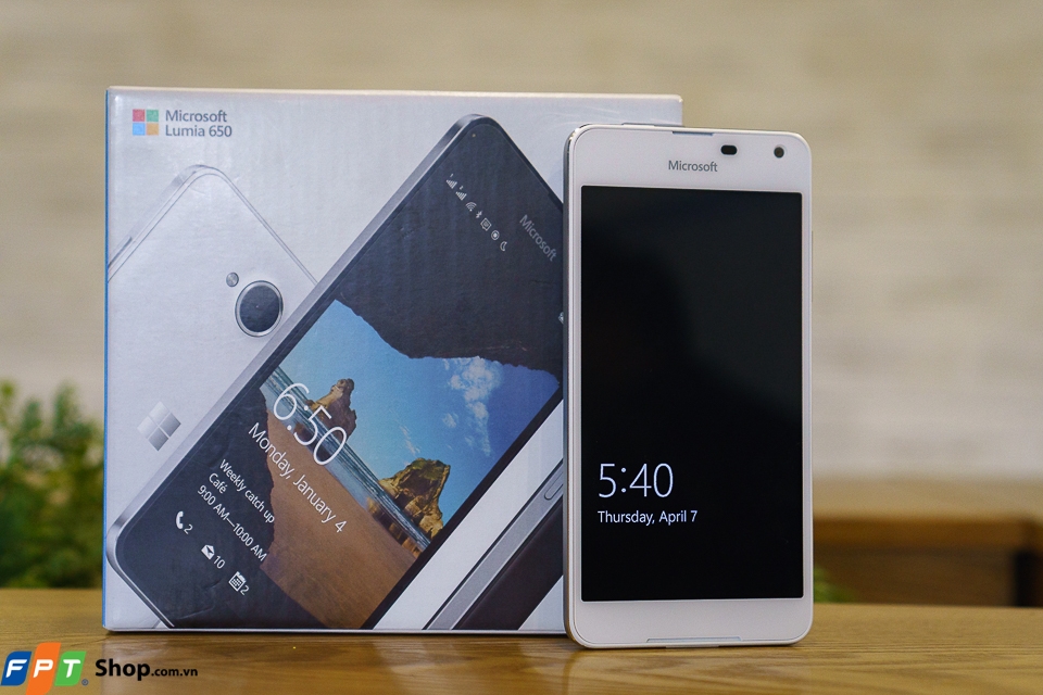 Trên tay Lumia 650 vừa mới lên kệ tại Việt Nam