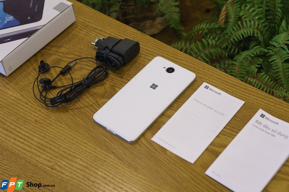Trên tay Lumia 650 vừa mới ra mắt tại Việt Nam