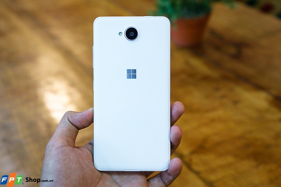 Trên tay Lumia 650 vừa mới ra mắt tại Việt Nam