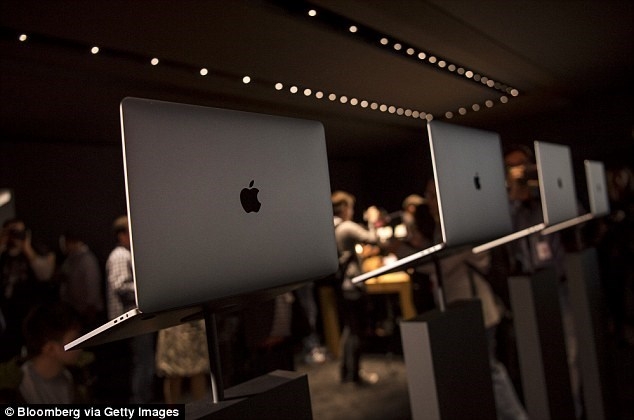 Tim Cook đá đít Steve Jobs ra khỏi Apple