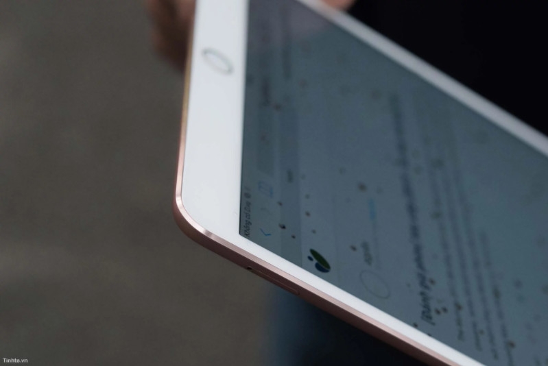 Trên tay iPad Pro 10.5 inch đầu tiên tại Việt Nam