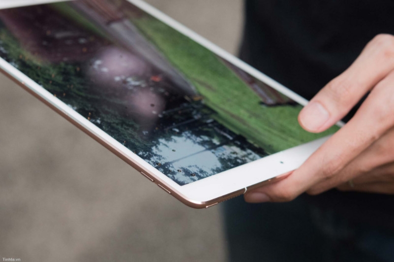 Trên tay iPad Pro 10.5 inch đầu tiên tại Việt Nam