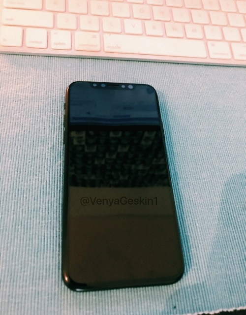 Xuất hiện hình ảnh trên tay iPhone 8 với màn hình đẹp ngỡ ngàng Xuất hiện hình ảnh trên tay iPhone 8 với màn hình đẹp ngỡ ngàng