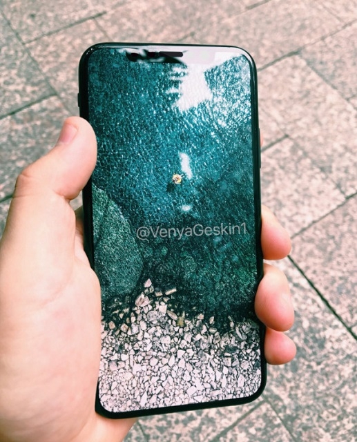 Xuất hiện hình ảnh trên tay iPhone 8 với màn hình đẹp ngỡ ngàng Xuất hiện hình ảnh trên tay iPhone 8 với màn hình đẹp ngỡ ngàng