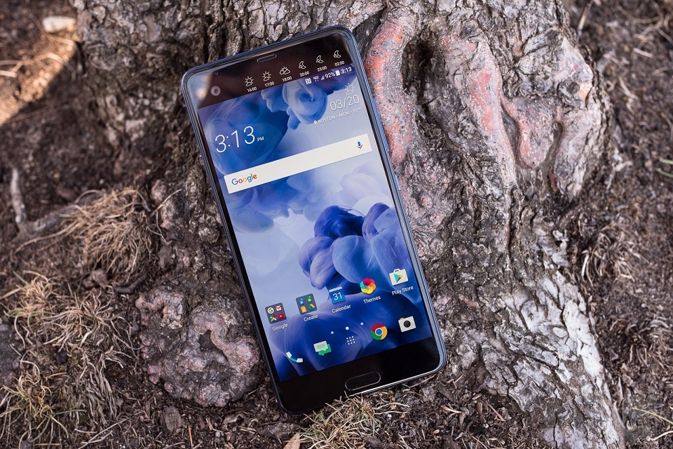 Hé lộ Clip tra tấn HTC U Ultra dã man và cái kết Hé lộ Clip tra tấn HTC U Ultra dã man và cái kết
