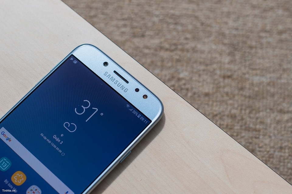 Trên tay Samsung Galaxy J7 Pro phiên bản màu xanh đẹp khó cưỡng