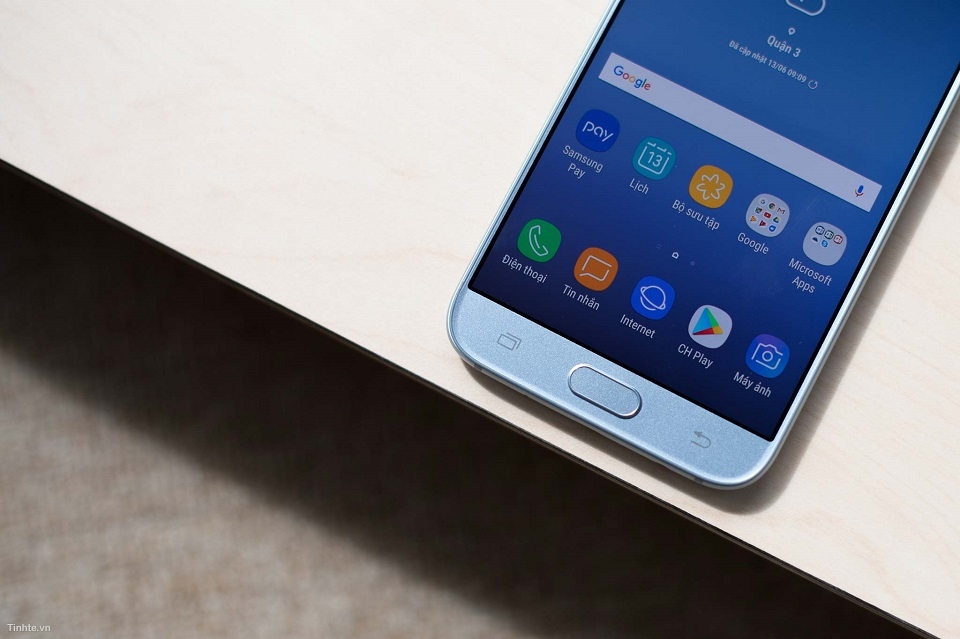 Trên tay Samsung Galaxy J7 Pro phiên bản màu xanh đẹp khó cưỡng