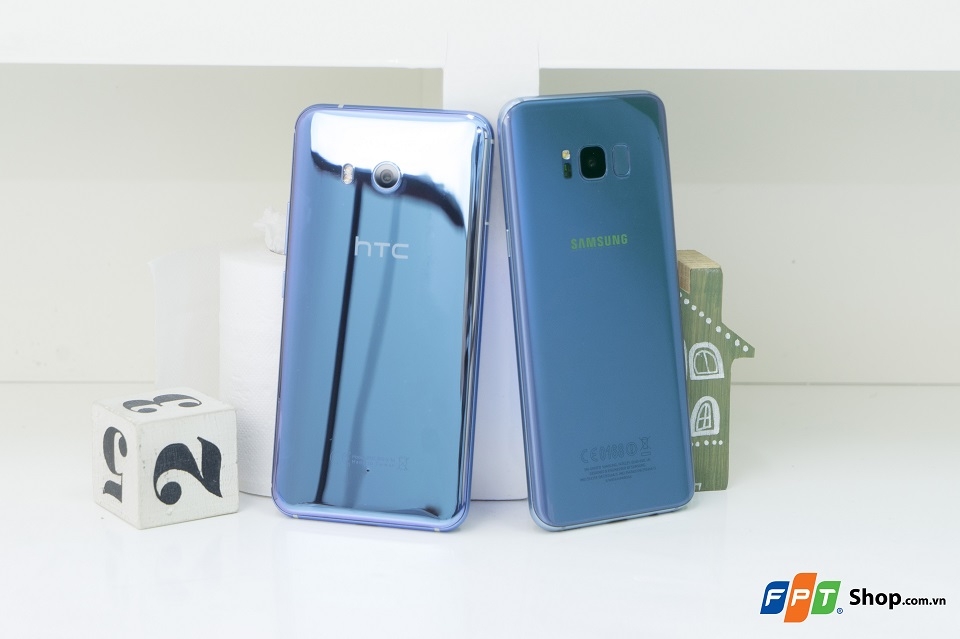[Góc chiêm ngưỡng] Bộ ảnh HTC U11 Blue sánh vai cùng Galaxy s8+ Blue Coral
