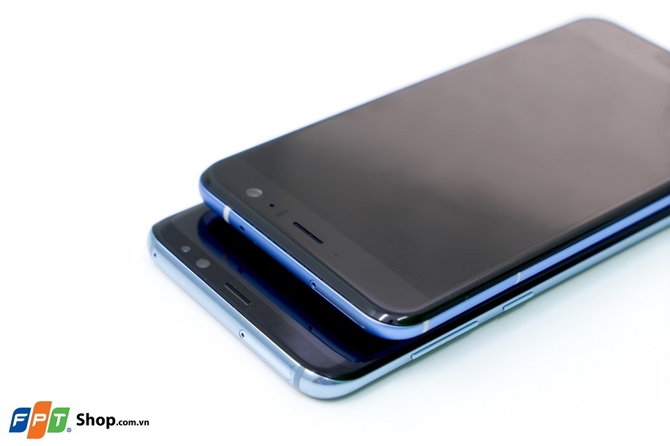 [Góc chiêm ngưỡng] Bộ ảnh HTC U11 Blue sánh vai cùng Galaxy s8+ Blue Coral